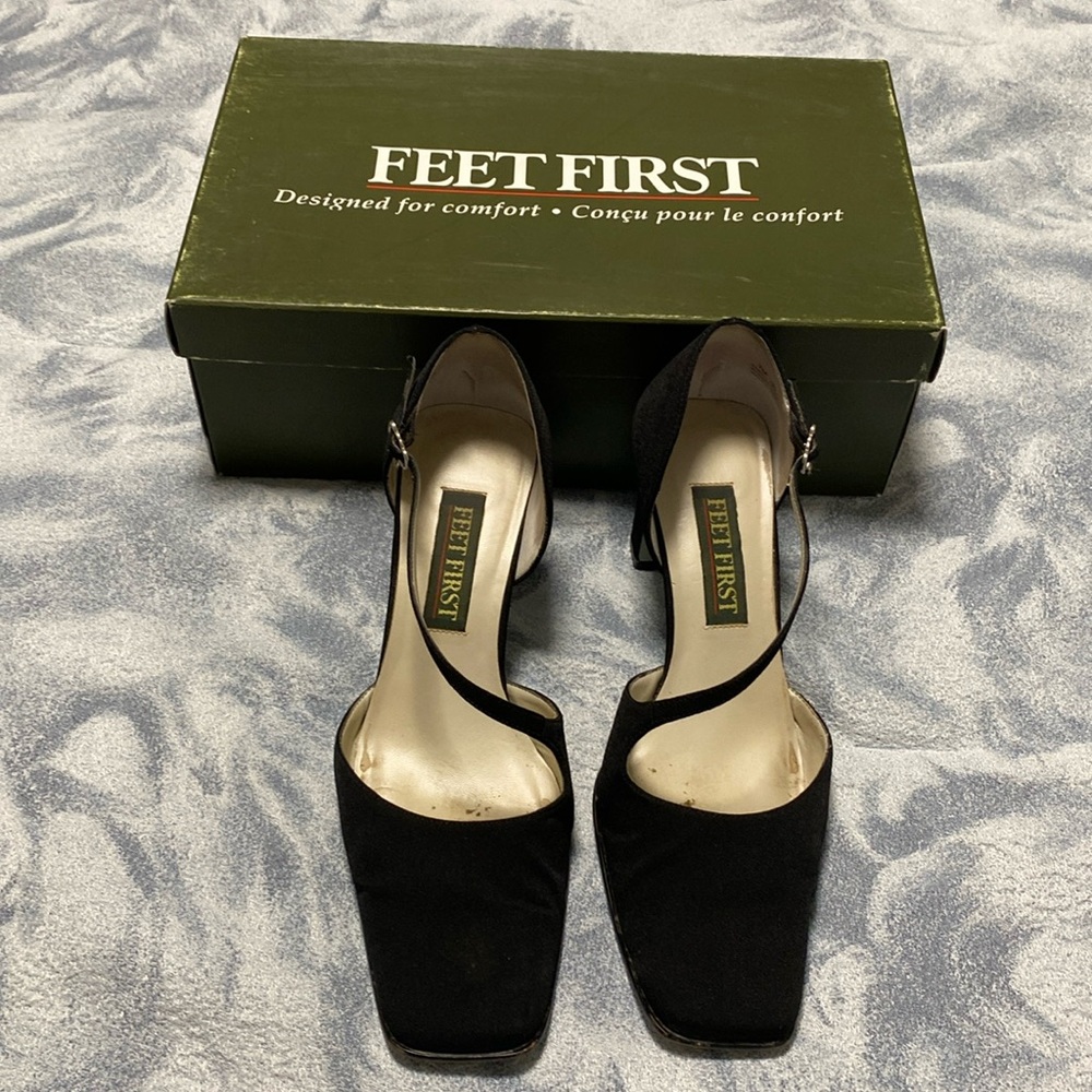 Vintage Feet First Pumps